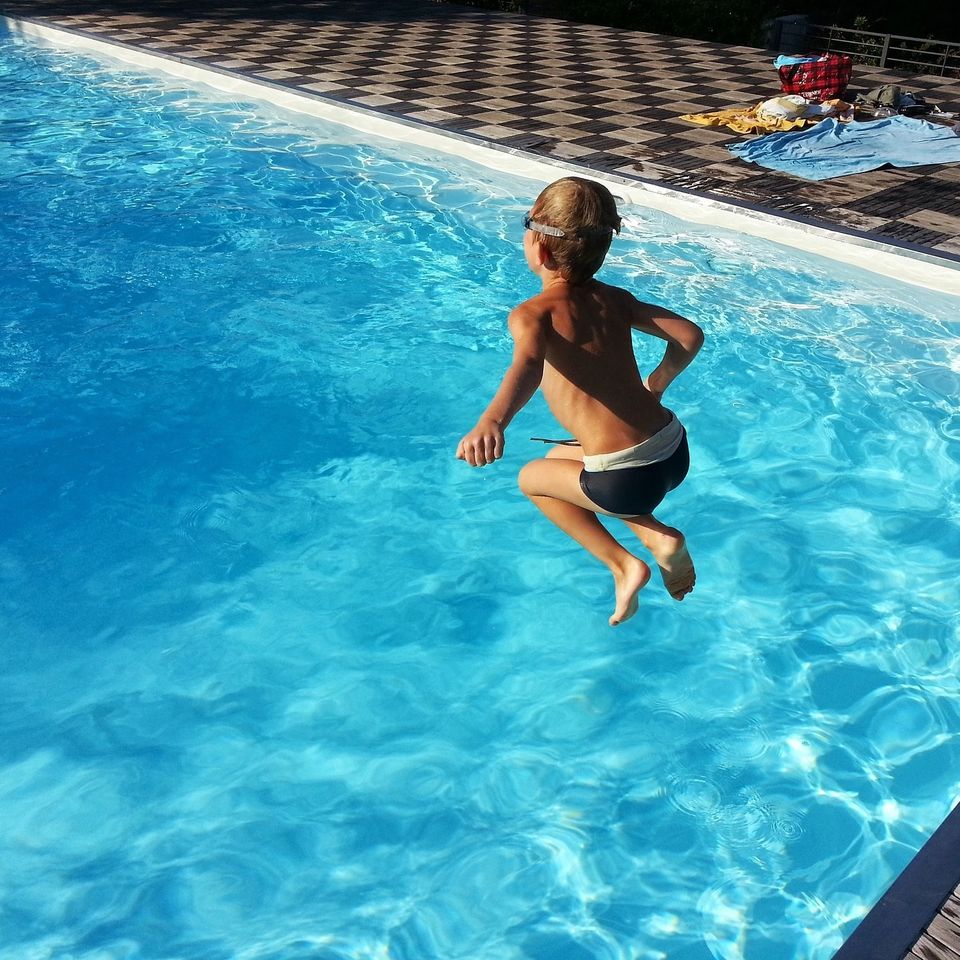 Pool e837b30828 1920
