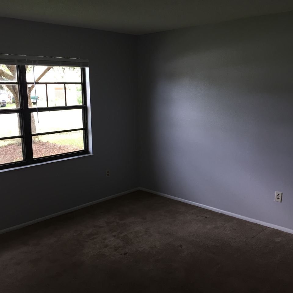 63 hickory master bed windows