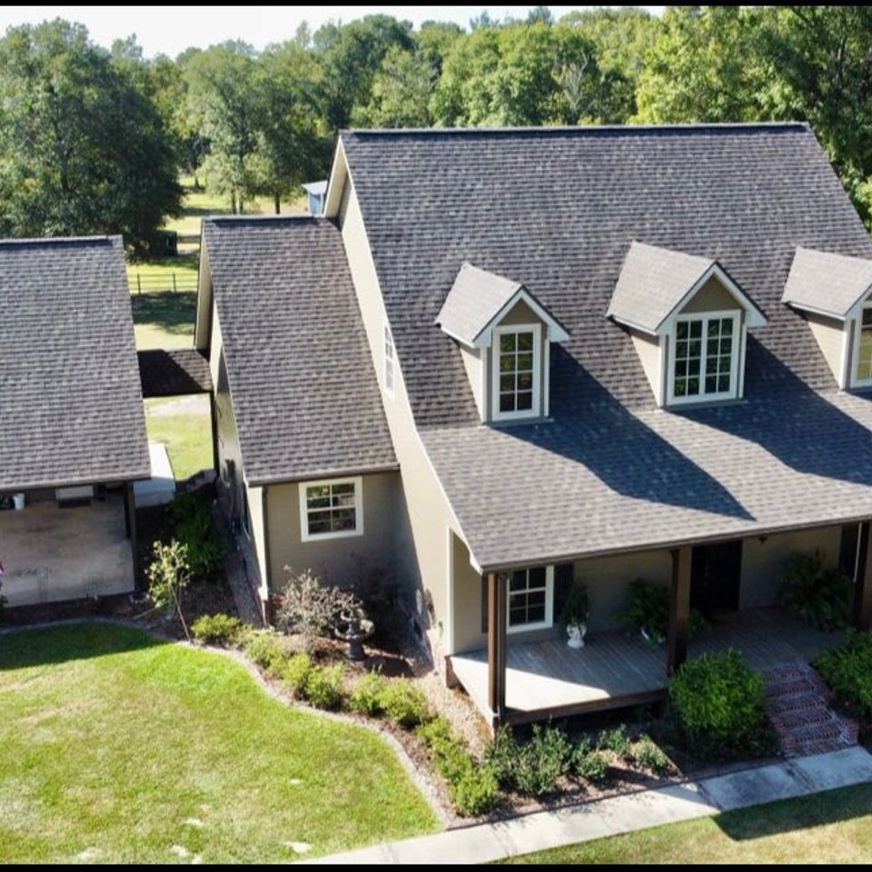 Teal Roofing traveled to Lafayette, La. to complete the residential roof replacement.