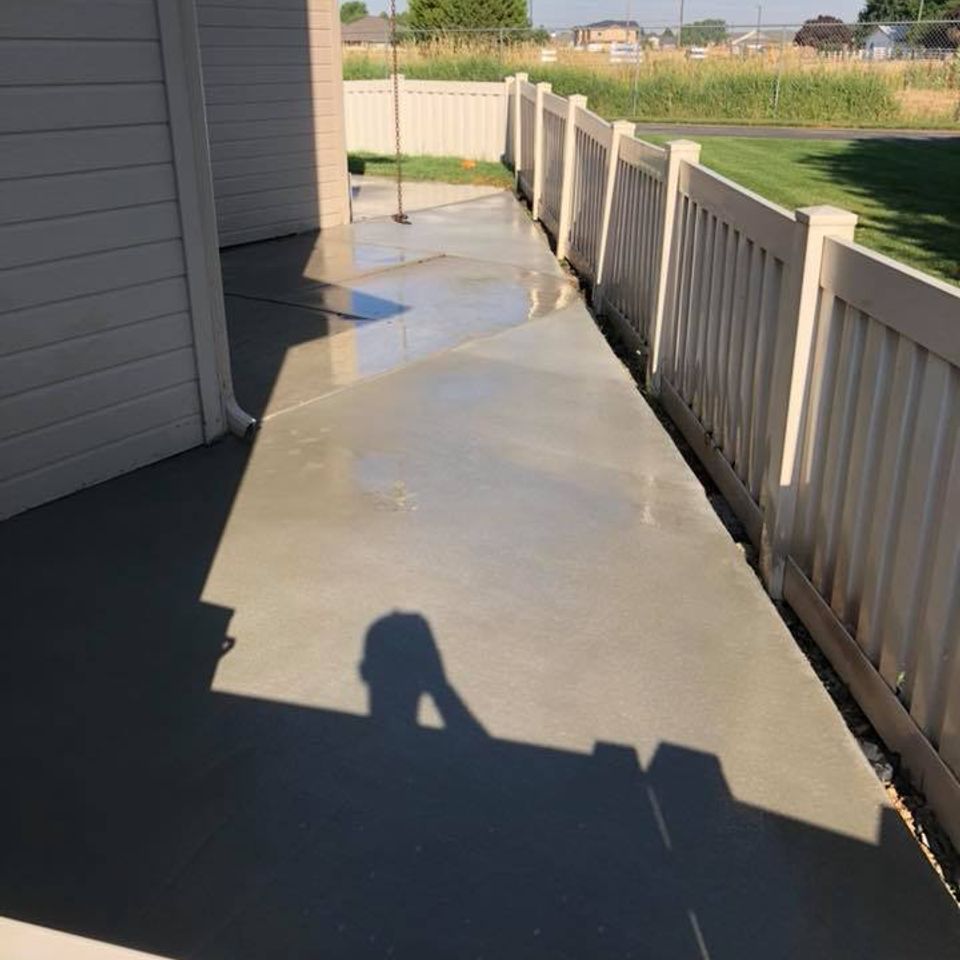 Finished concrete walkway in Eagle Idaho