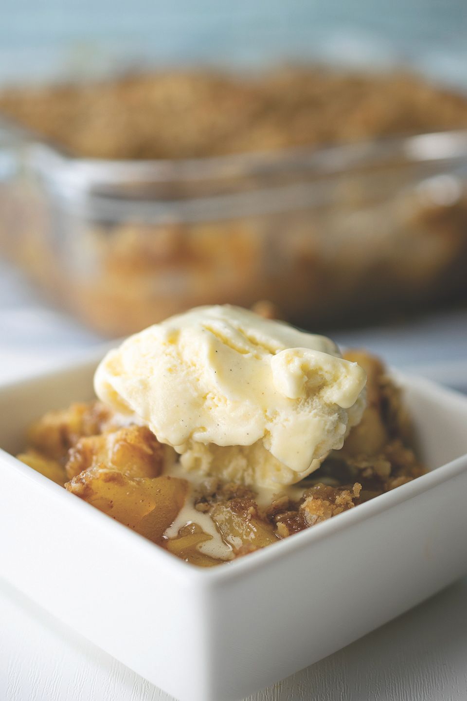 14868 vid spiced apple crumble a