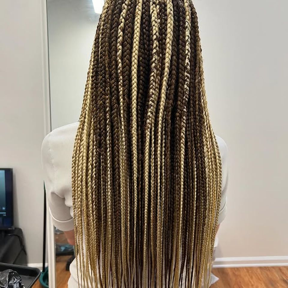 Long blonde and brown ombre knotless box braids after a braiding service in Los Angeles CA