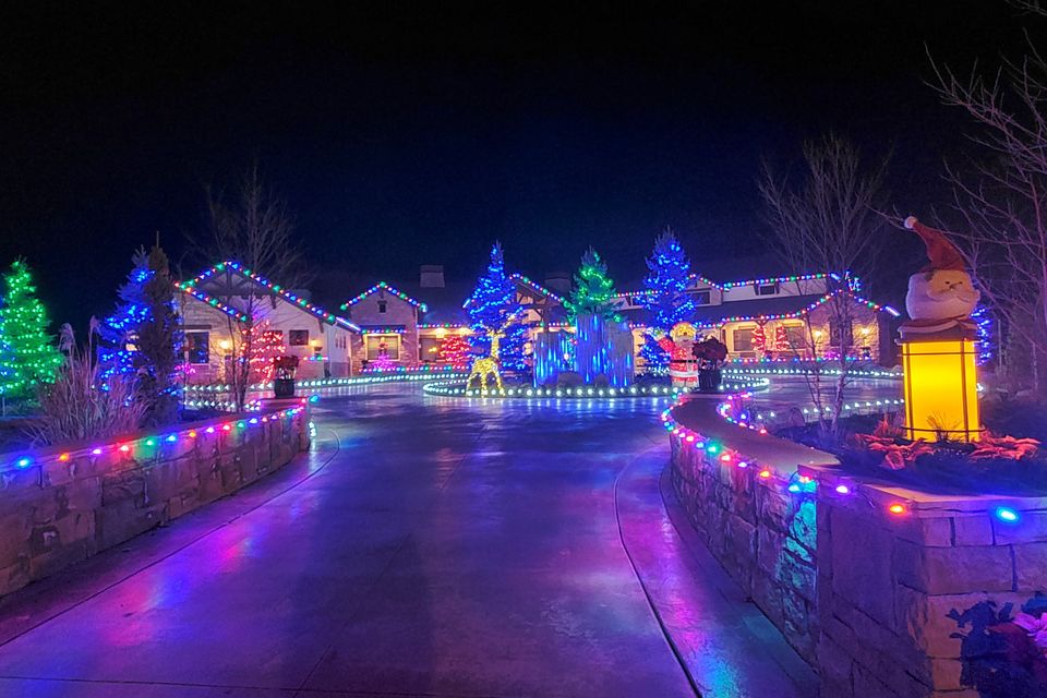 Festive holiday lighting in Eagle Id