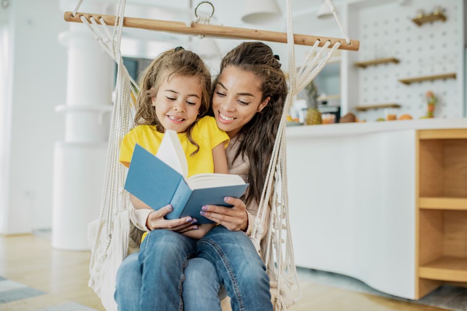 Istock 1307818768 mom kid book swing (002)