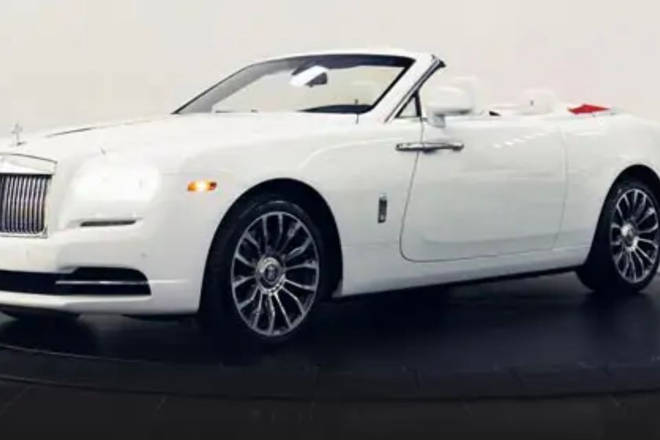 Rolls royce dawn white