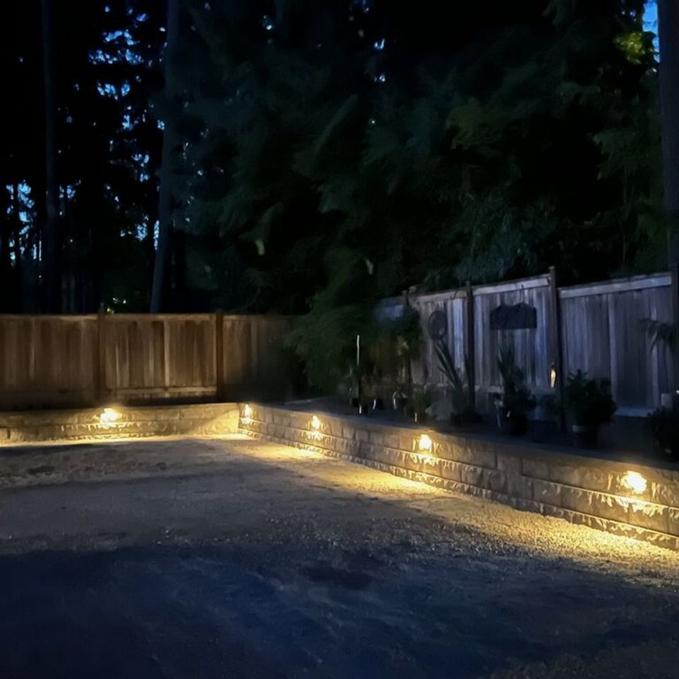 Retaining wall with lights