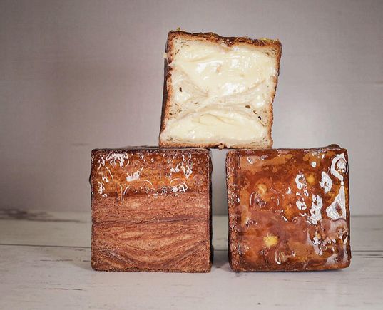 Crème brûlée croissant cube