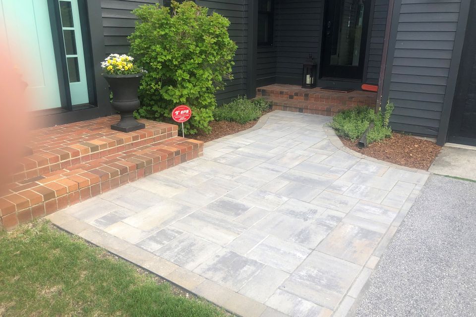 Patios  1 min