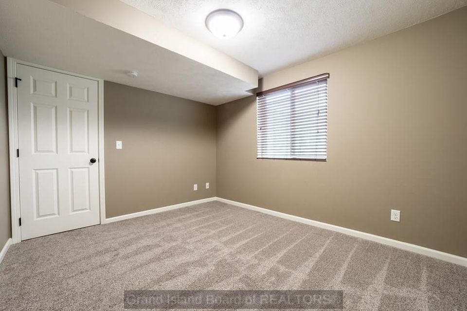 2104 ebony lane grand island d 5