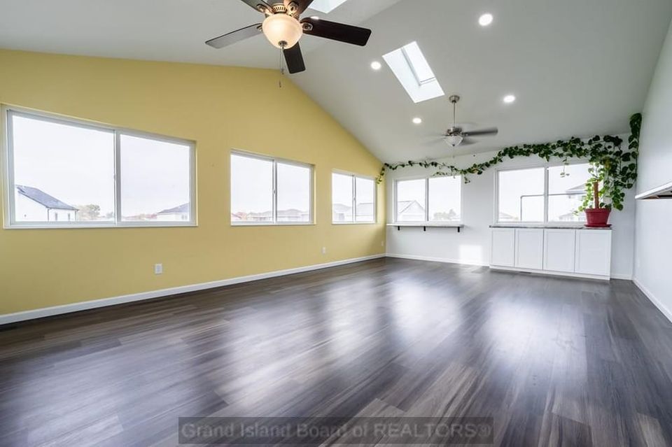 2104 ebony lane grand island b 4