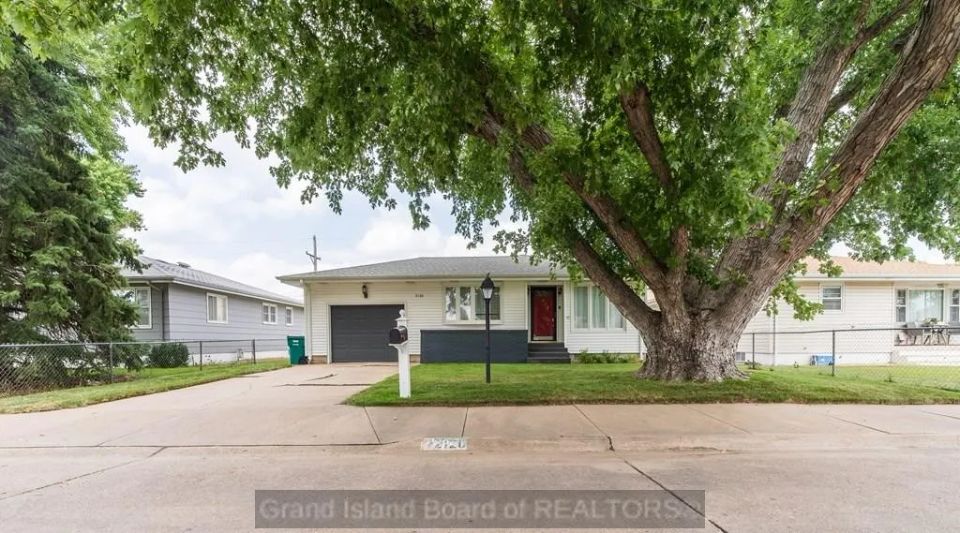 2120 w 11th st d 5
