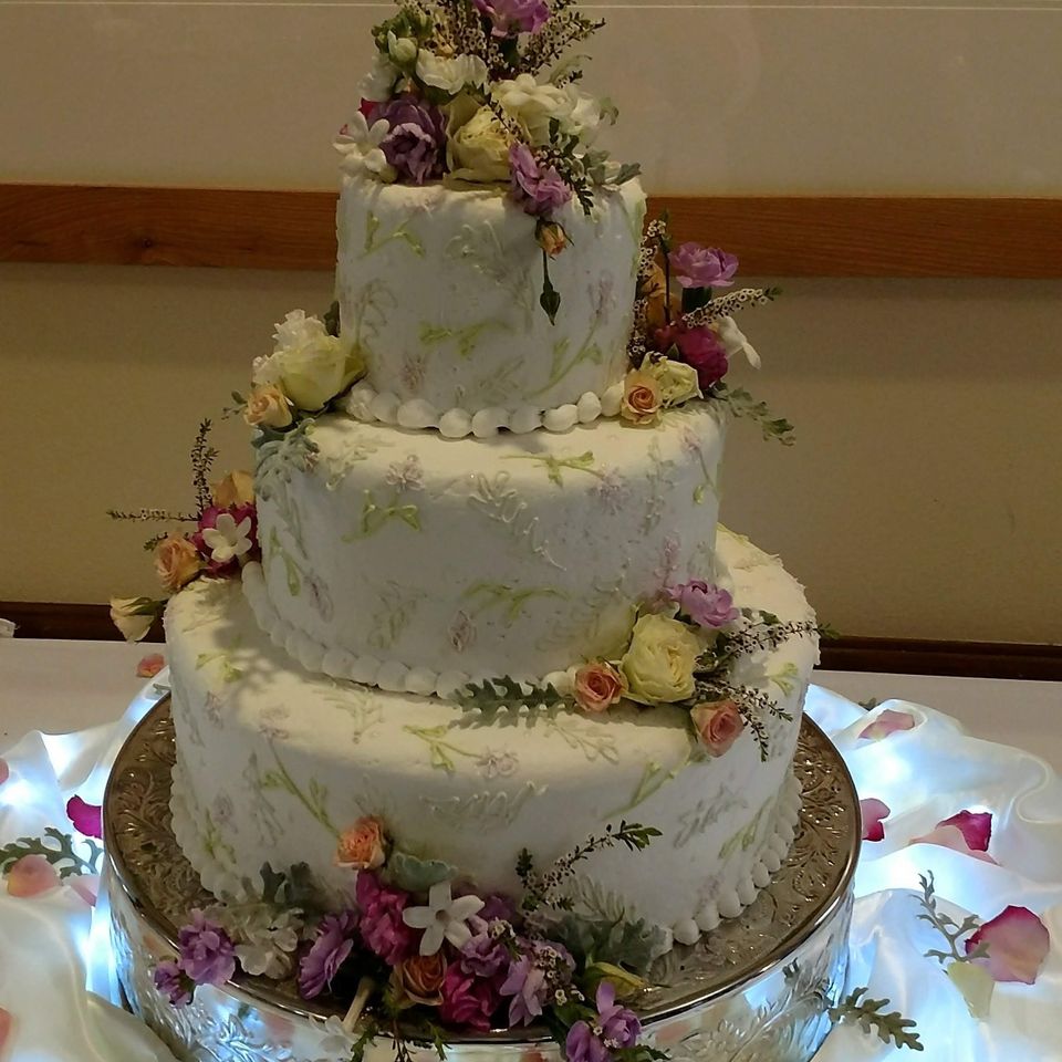 Wed cake 22720180617 12715 gxrzn0
