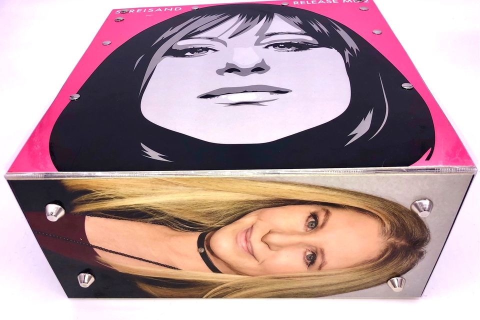 Tote barbra streisand bottom