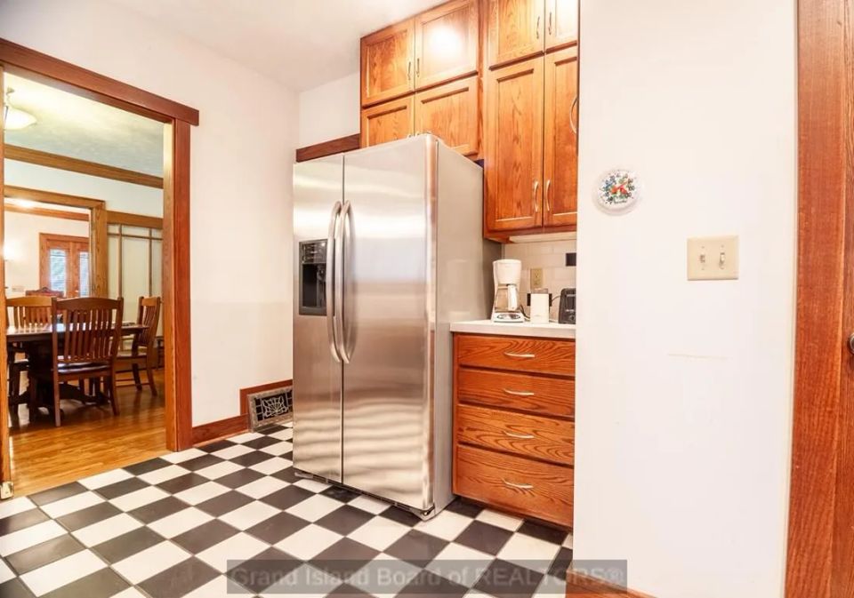 2104 w state st grand island b 6
