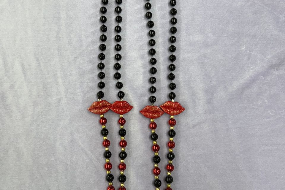 Black and red beads with rid lip emblems