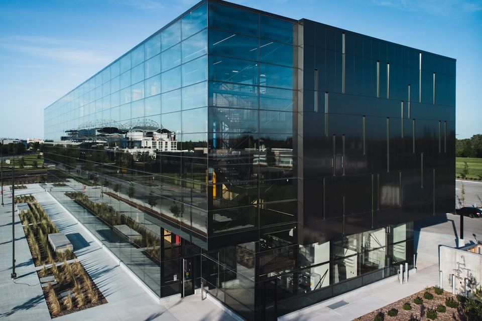 Photo 1593054538306 3e61b738a10c