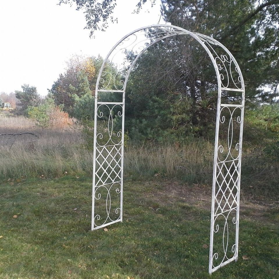 Wedding arch 13a1fd60 1368w