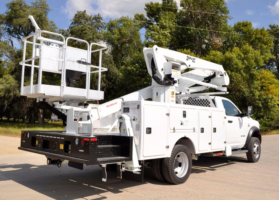 Dpm3 bucket truck 883 scaled 2048x1463