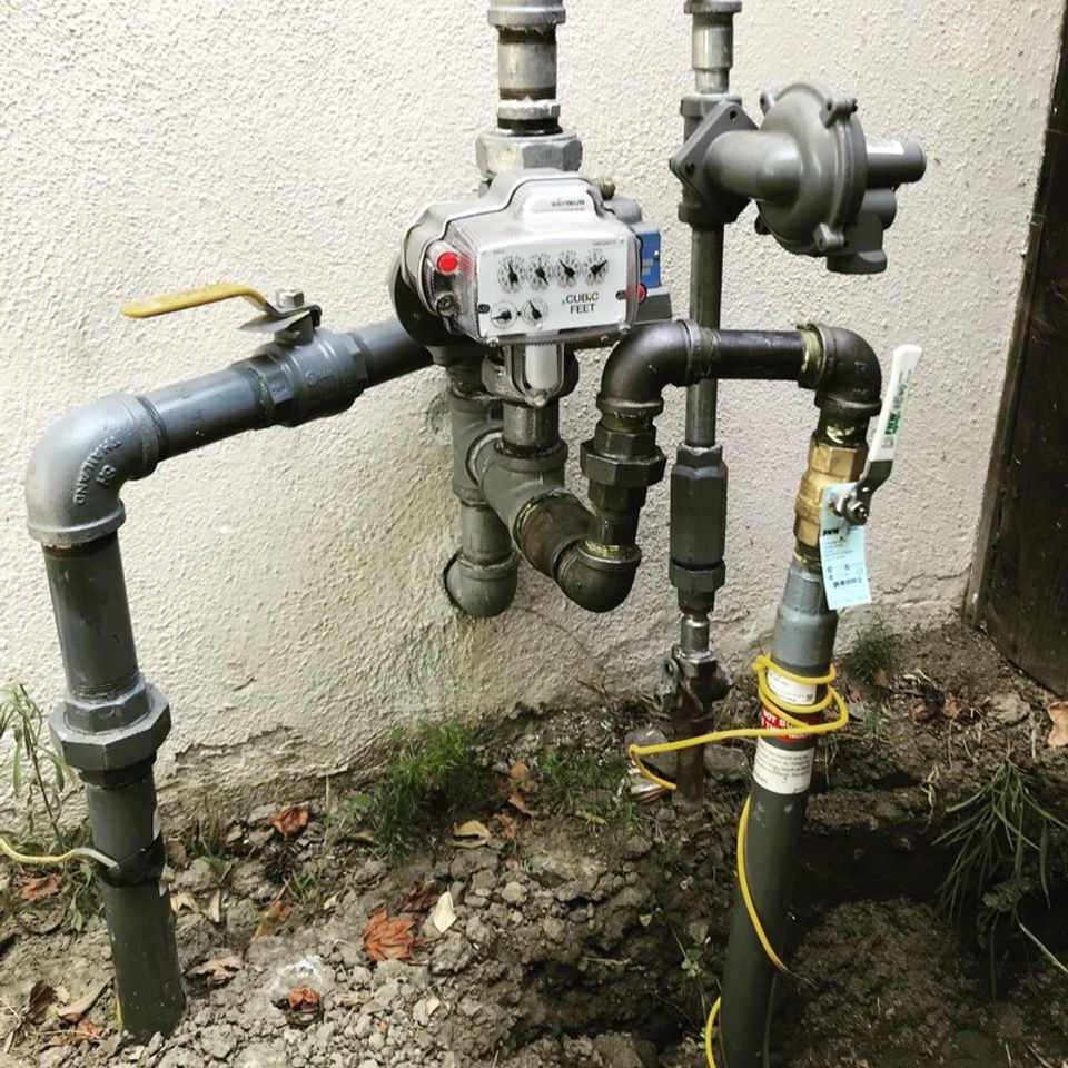 Gas line with shutoff valve installation