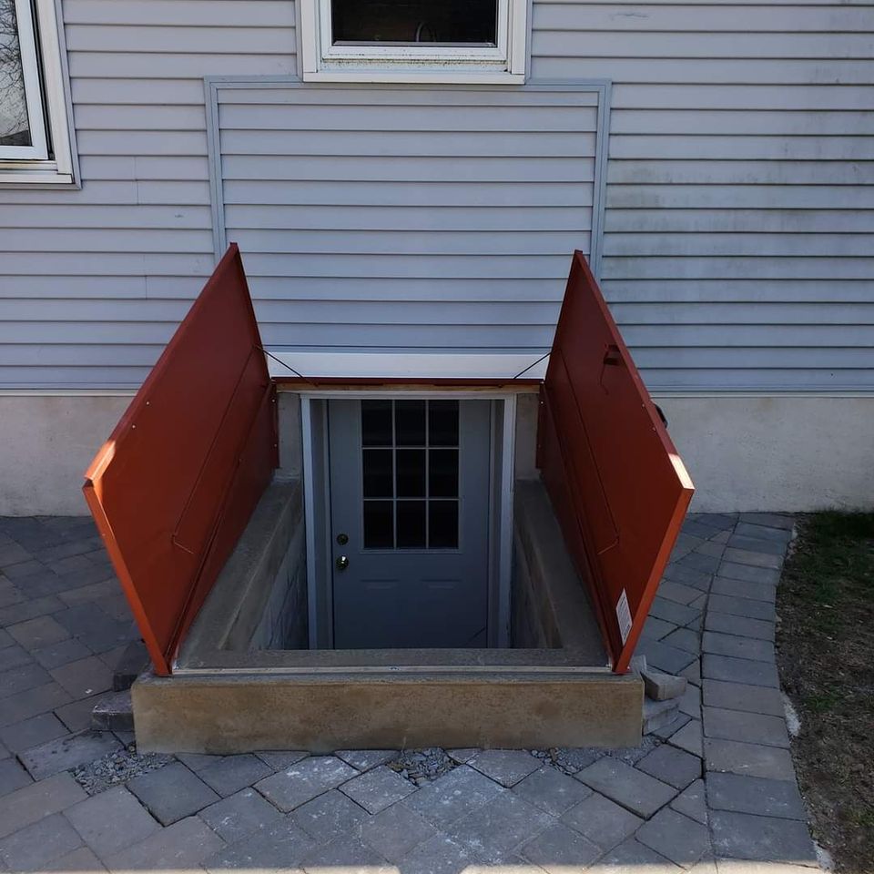 Celler door 5