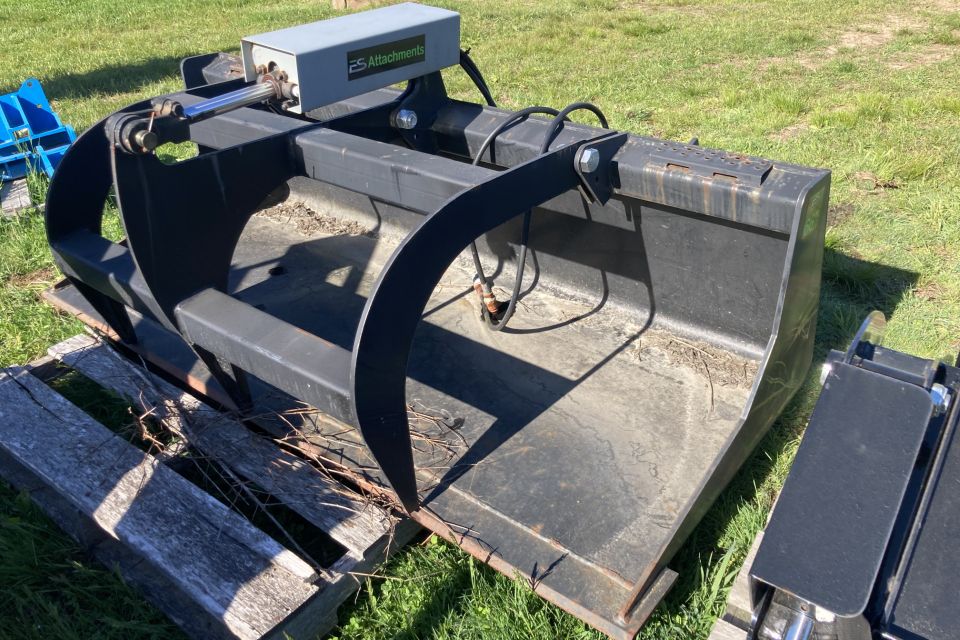 Grapple bucket front