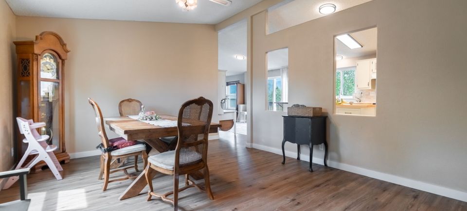 15 web or mls 8 bassick ln 15 (2)