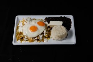 Chilaquiles verdes o rojo 