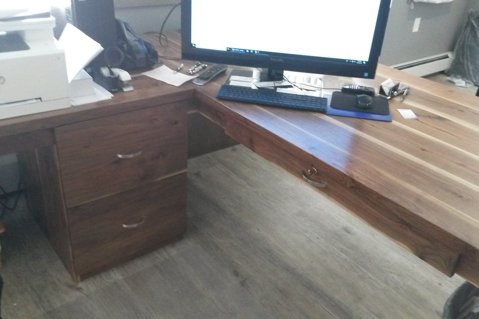 Puchalla desk 2