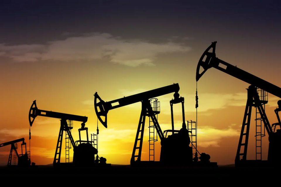Vistacreate 13834415 stock photo oil pump jack (1)