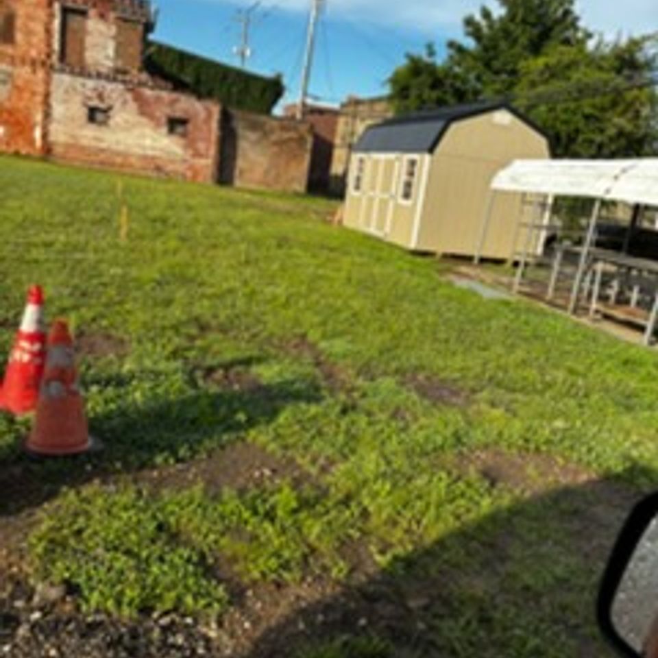Lickers Hometown BBQ site with outdoor barbecue preparation area.