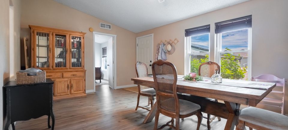 14 web or mls 8 bassick ln 14 (2)