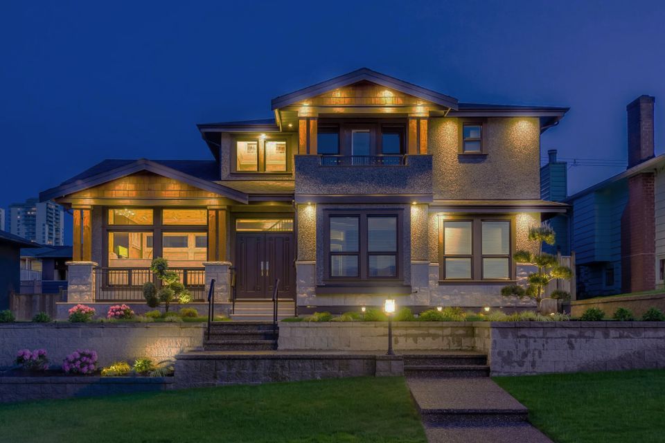 Exterior home lighting