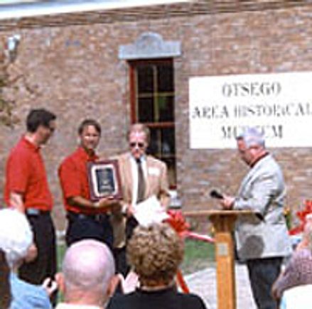 Presenting plaque1