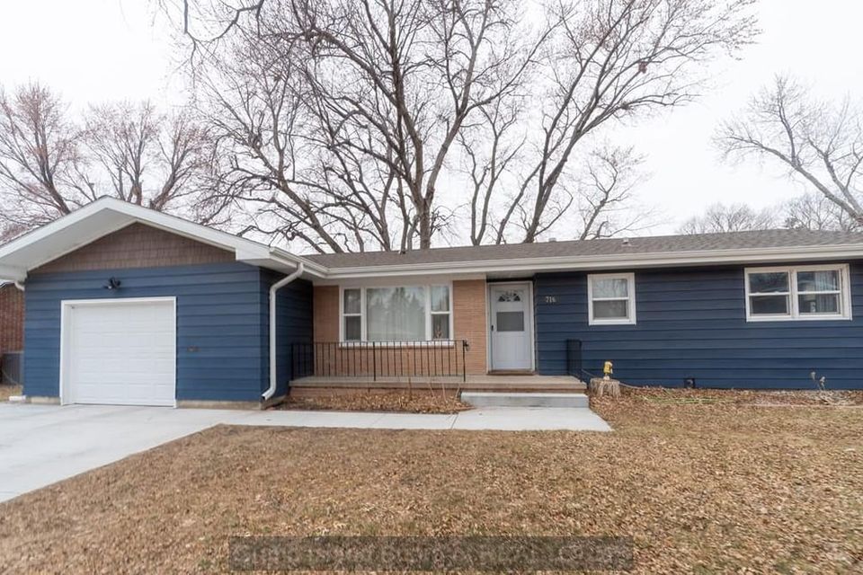 716 s blaine grand island  ne 68803 d 7