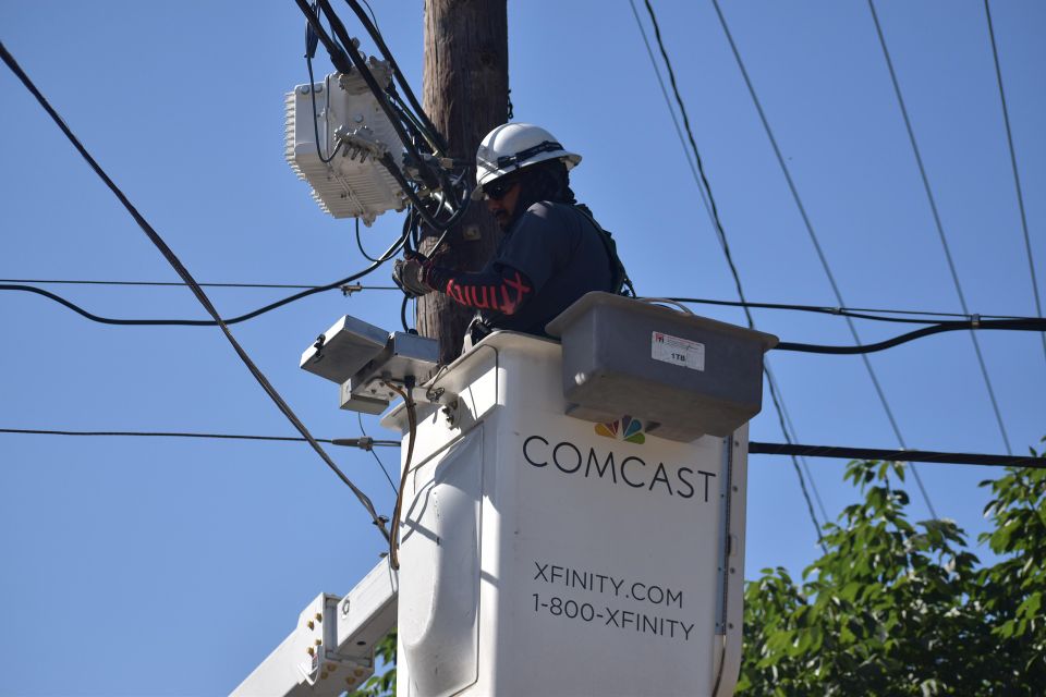 Artisticoperations cable repairman gc13c493ac 1920
