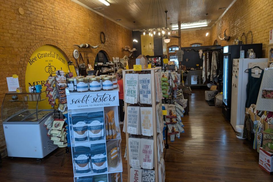 Bee grateful entrance