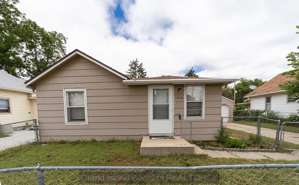 1824 w 10th st grand island c 3