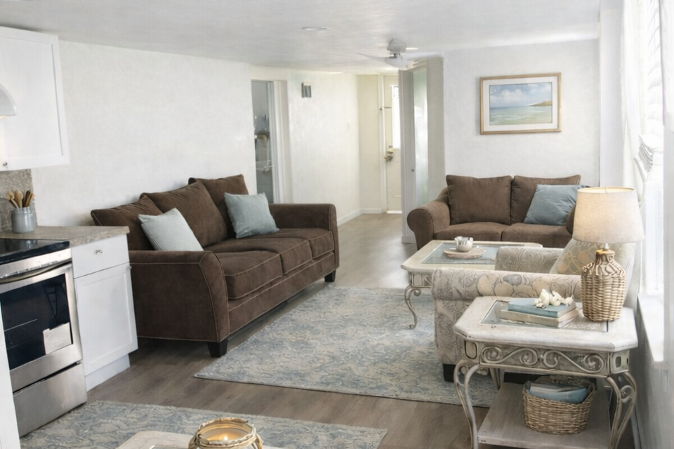 Unit 1 living rm (3)