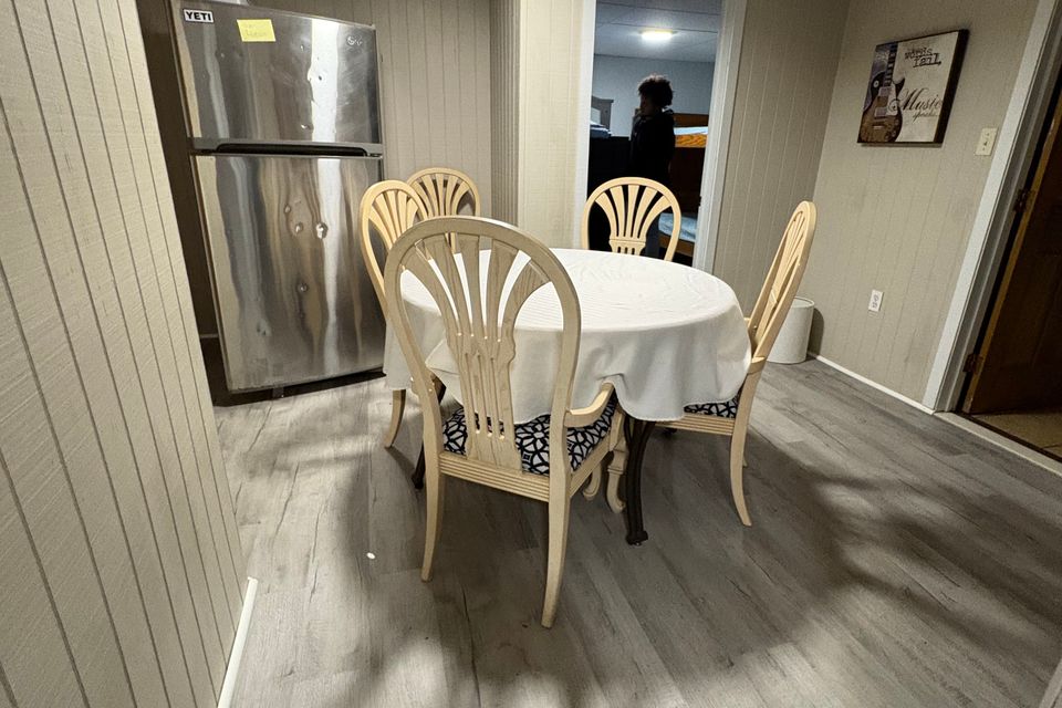 Spencer dwn dining table