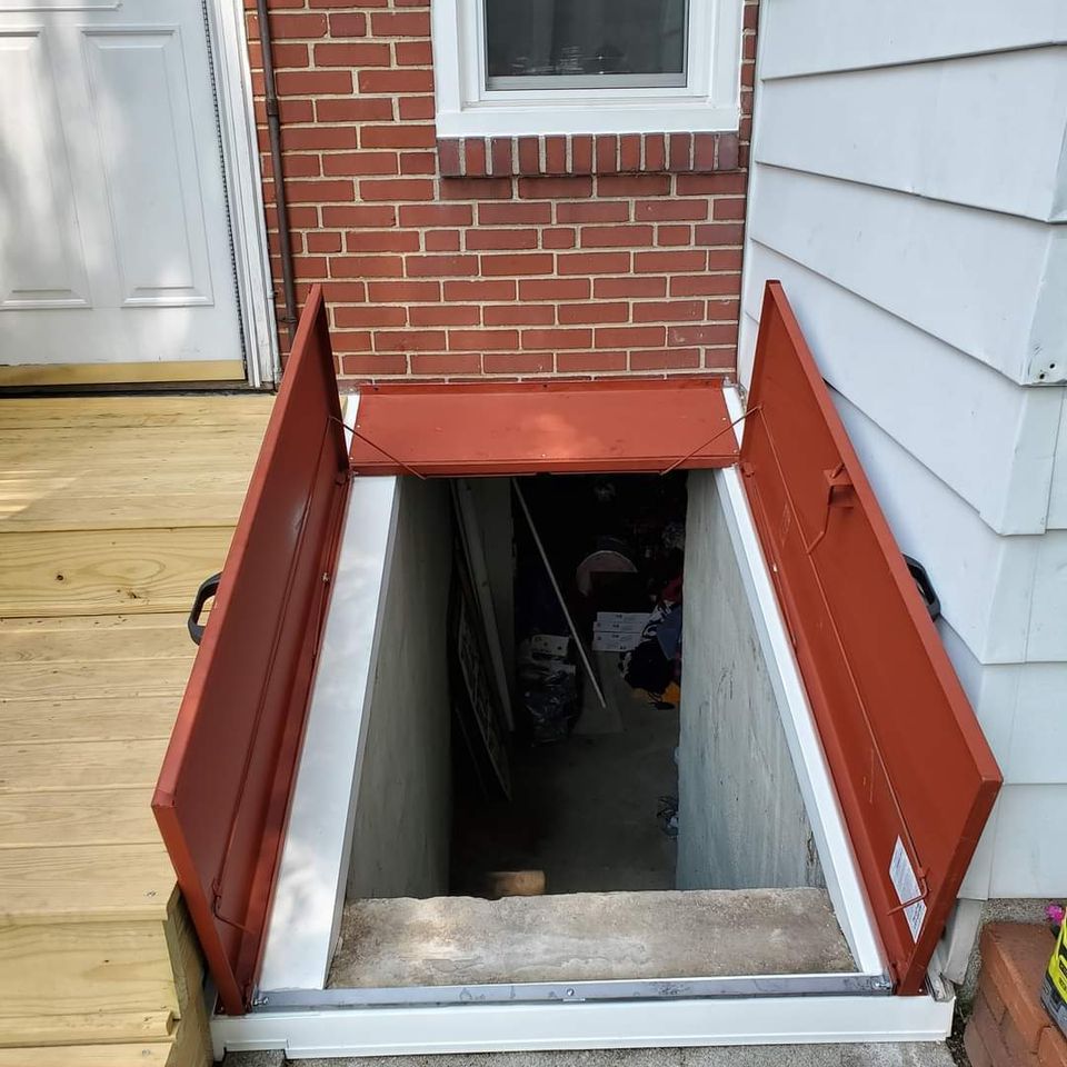 Celler door 6