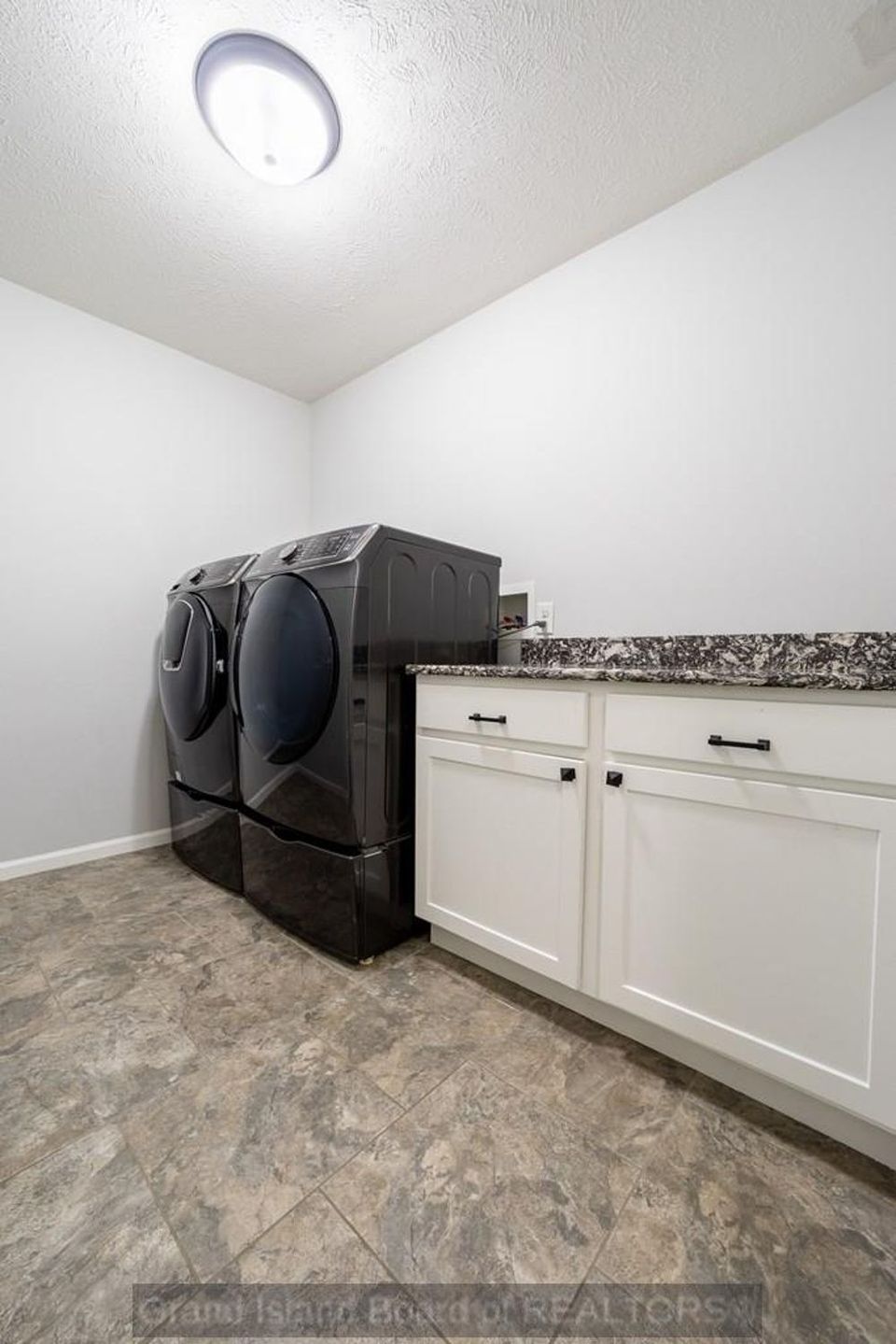 2104 ebony lane grand island b 7