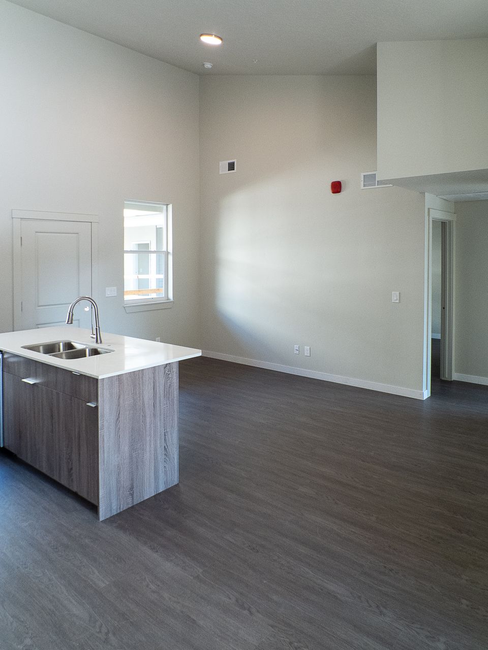 Middle   living 1. caldwell id apartment