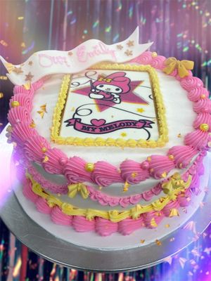 8”single edible image with vintage piping