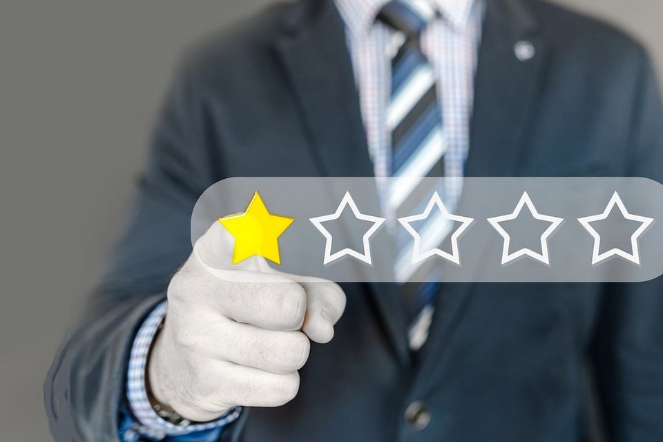 man leaving a 1-star review