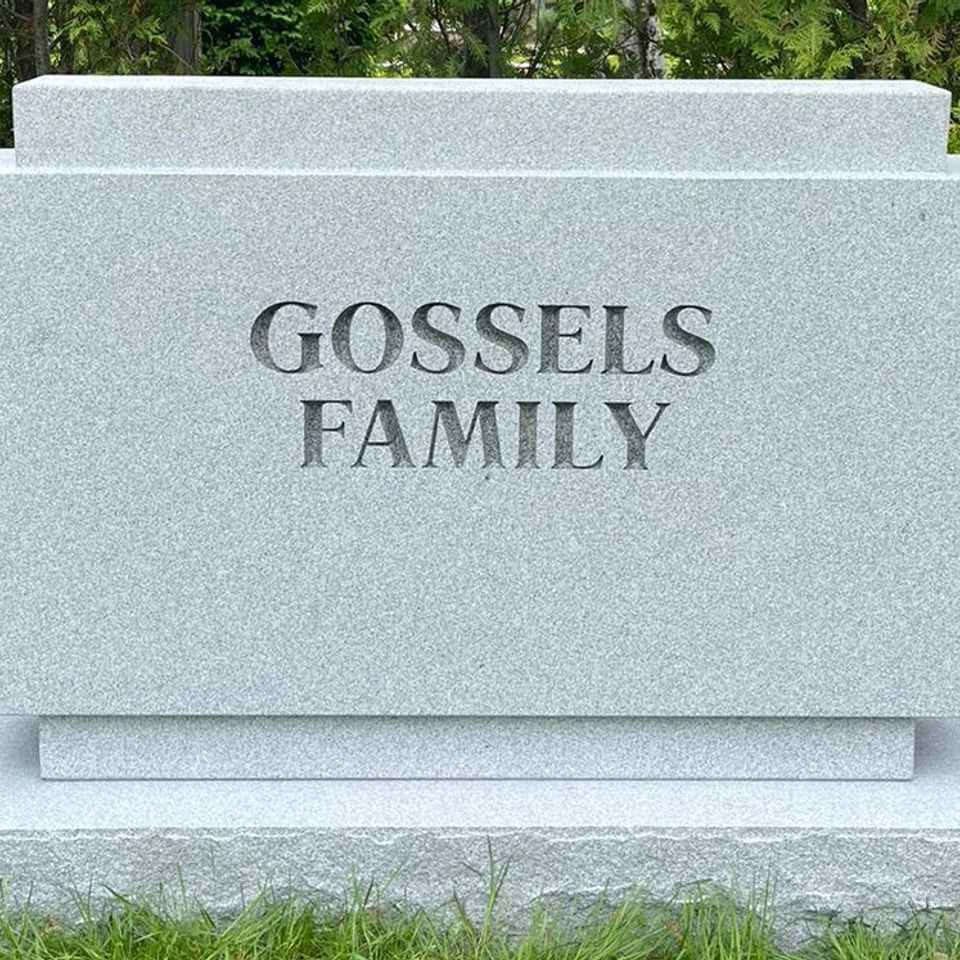 Gossels family stone set