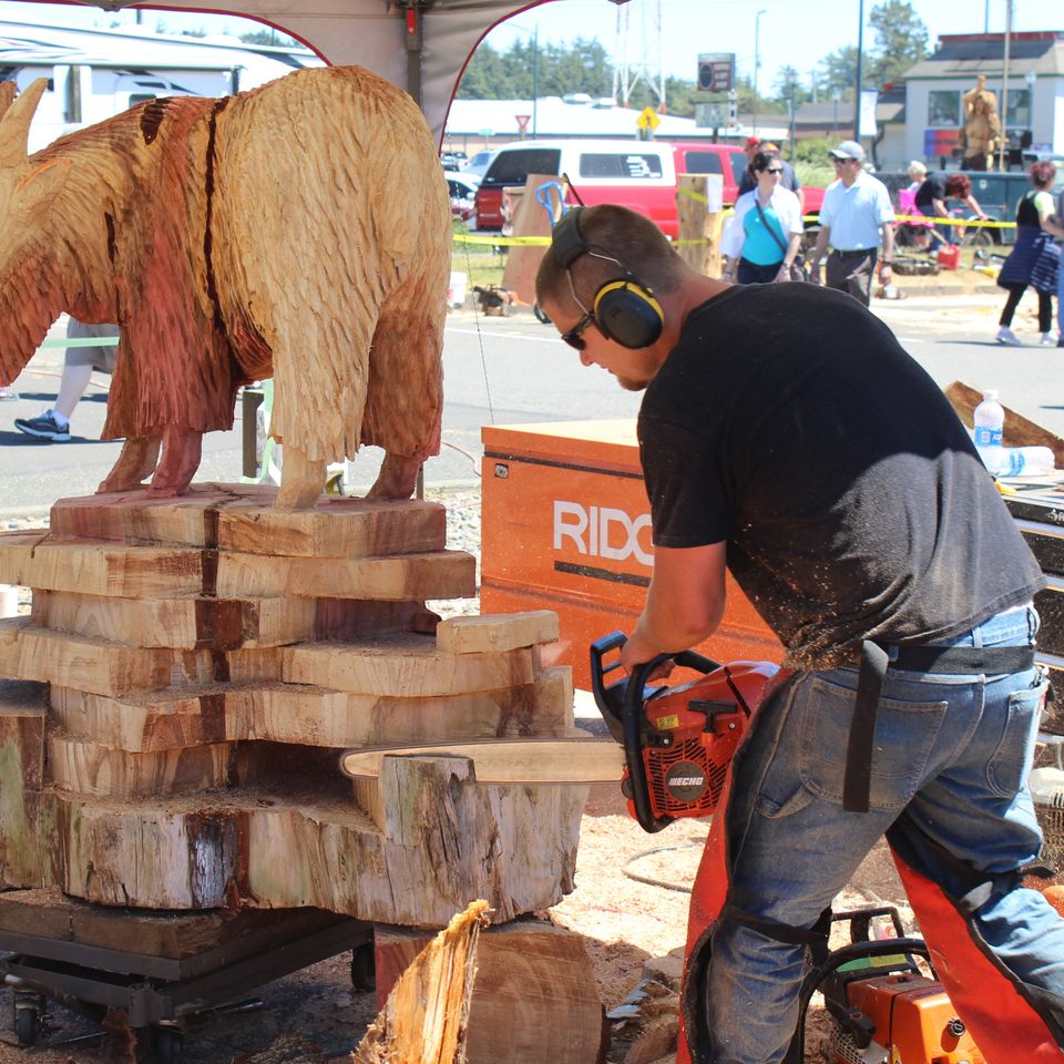 Chainsaw carver 1