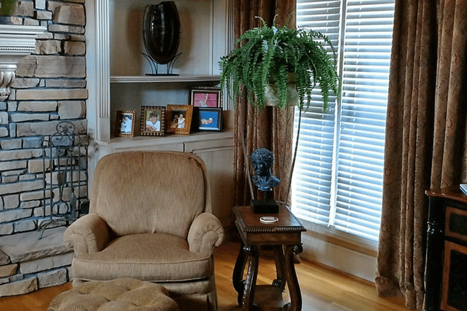 Living room corrner photo before