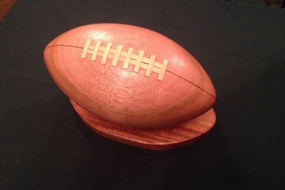 Handturned sepele football