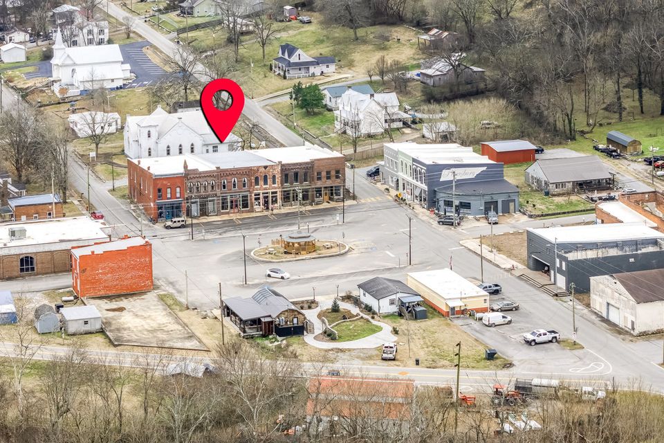 13 web or mls 206 southside square exteriors   clear lens real estate photography 12