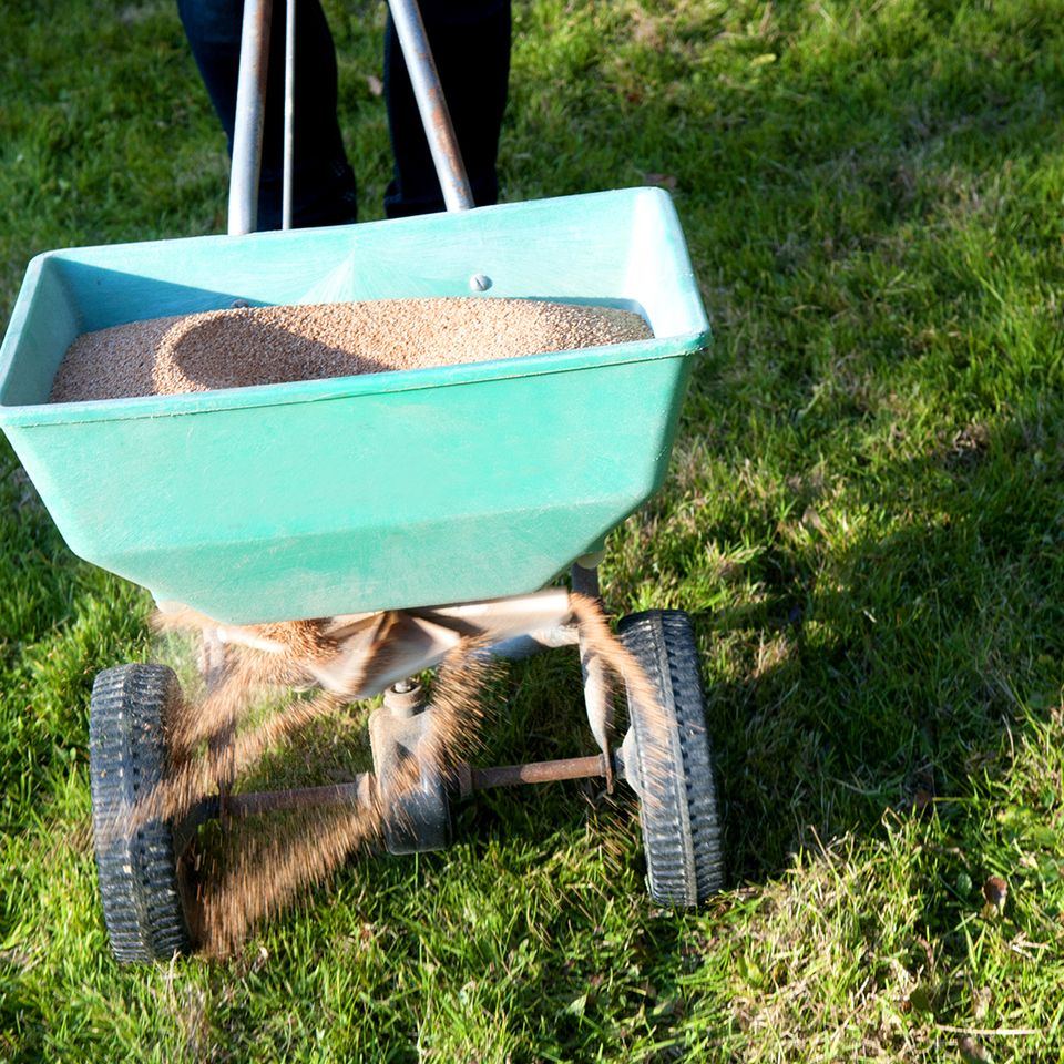 Fertilizerlawnhc1203 source